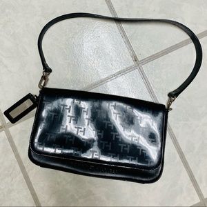 TH TOMMY HILFIGER black faux patent leather purse